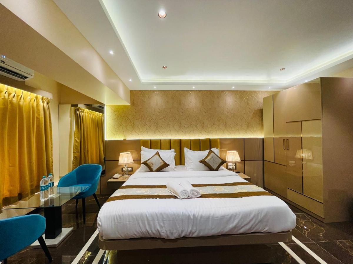 Home2 Renaissance Club Mumbai Exterior photo