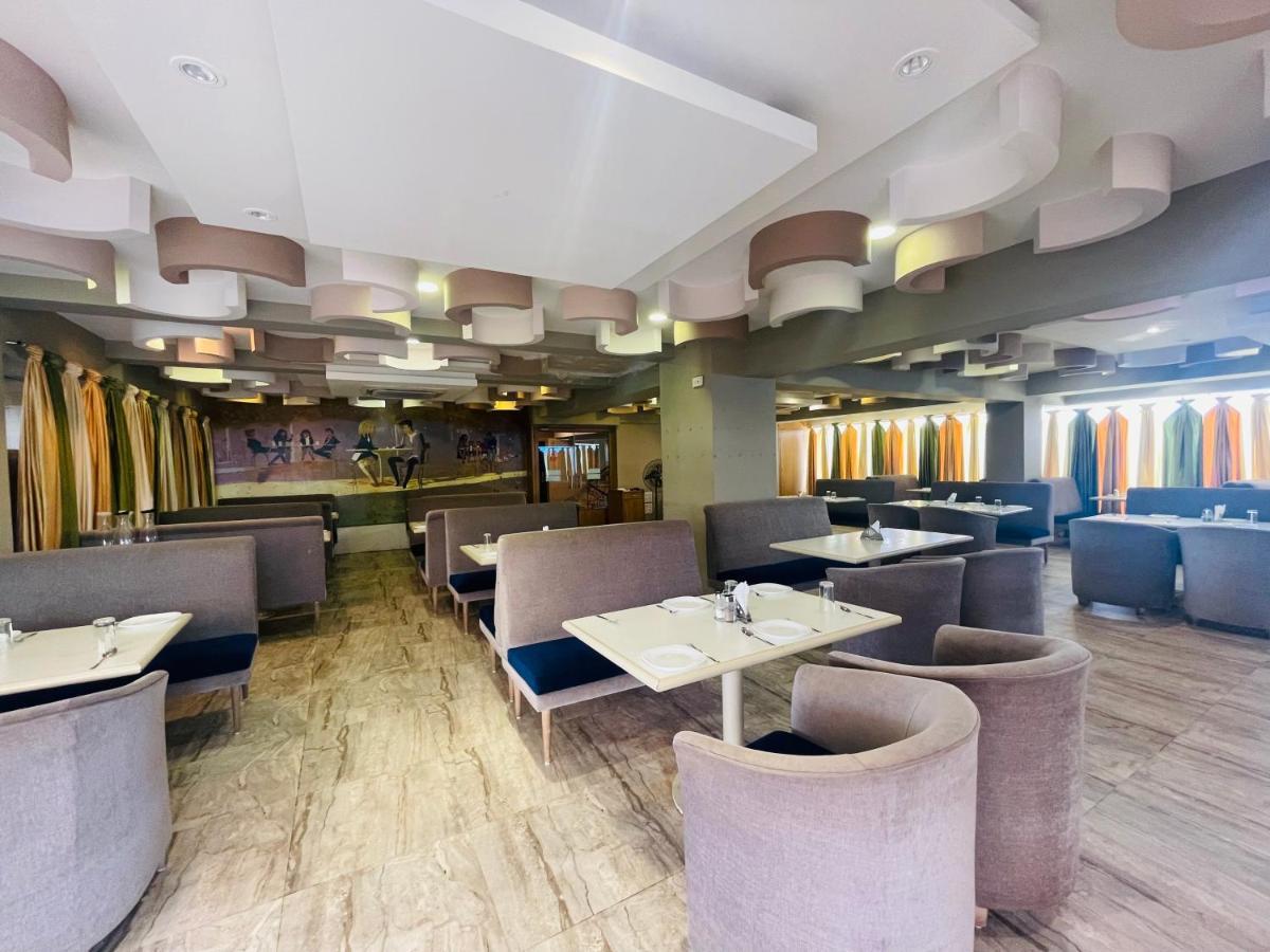 Home2 Renaissance Club Mumbai Exterior photo