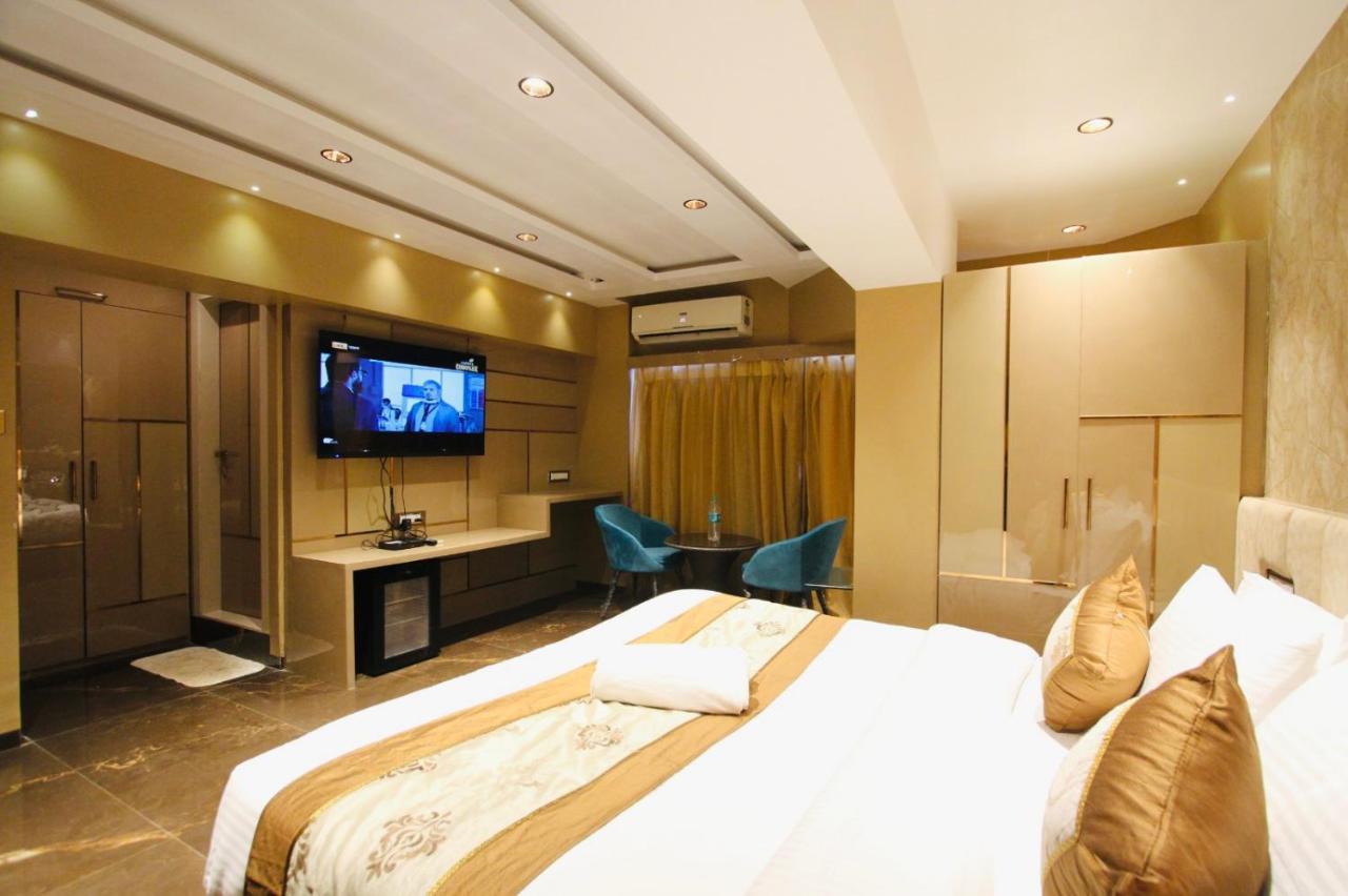 Home2 Renaissance Club Mumbai Exterior photo
