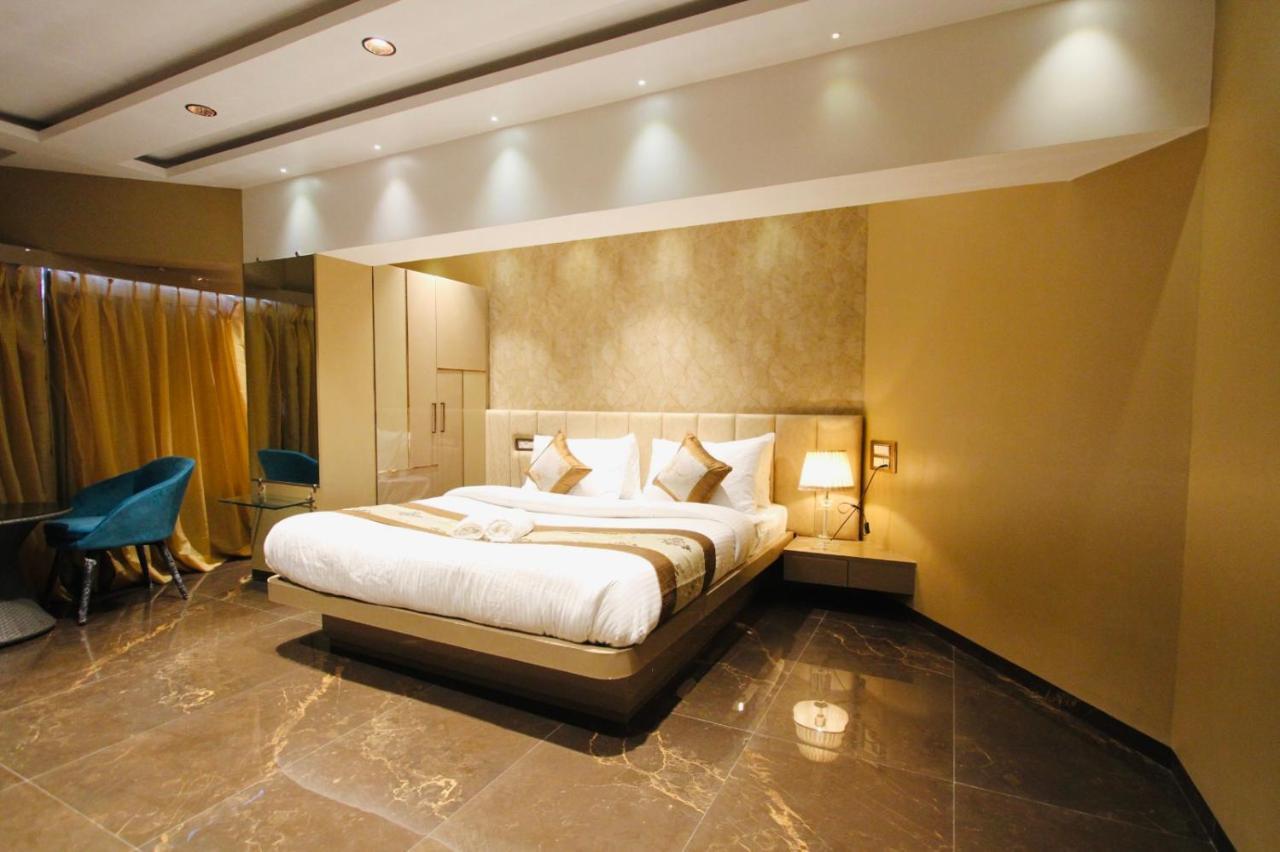 Home2 Renaissance Club Mumbai Exterior photo