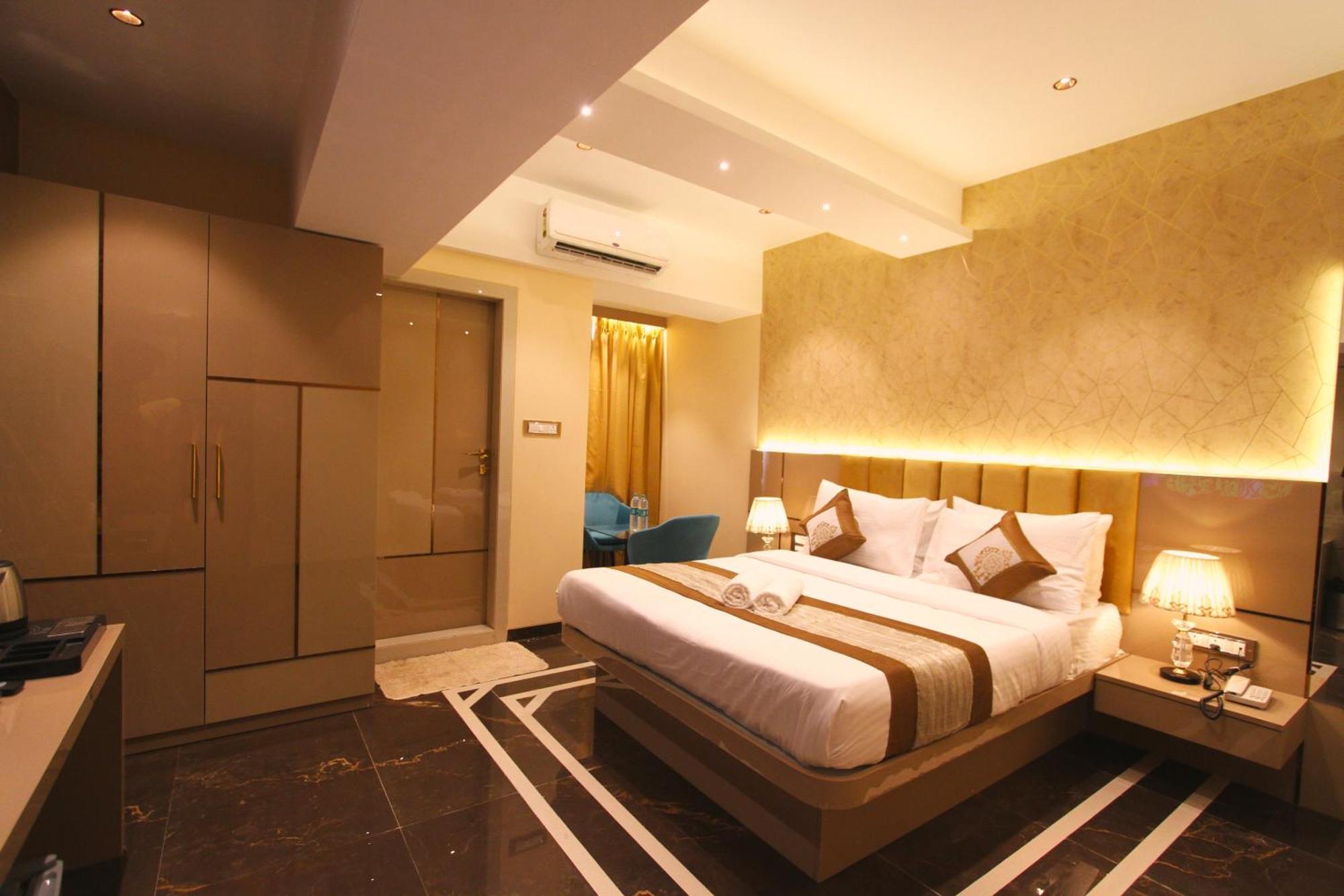 Home2 Renaissance Club Mumbai Exterior photo