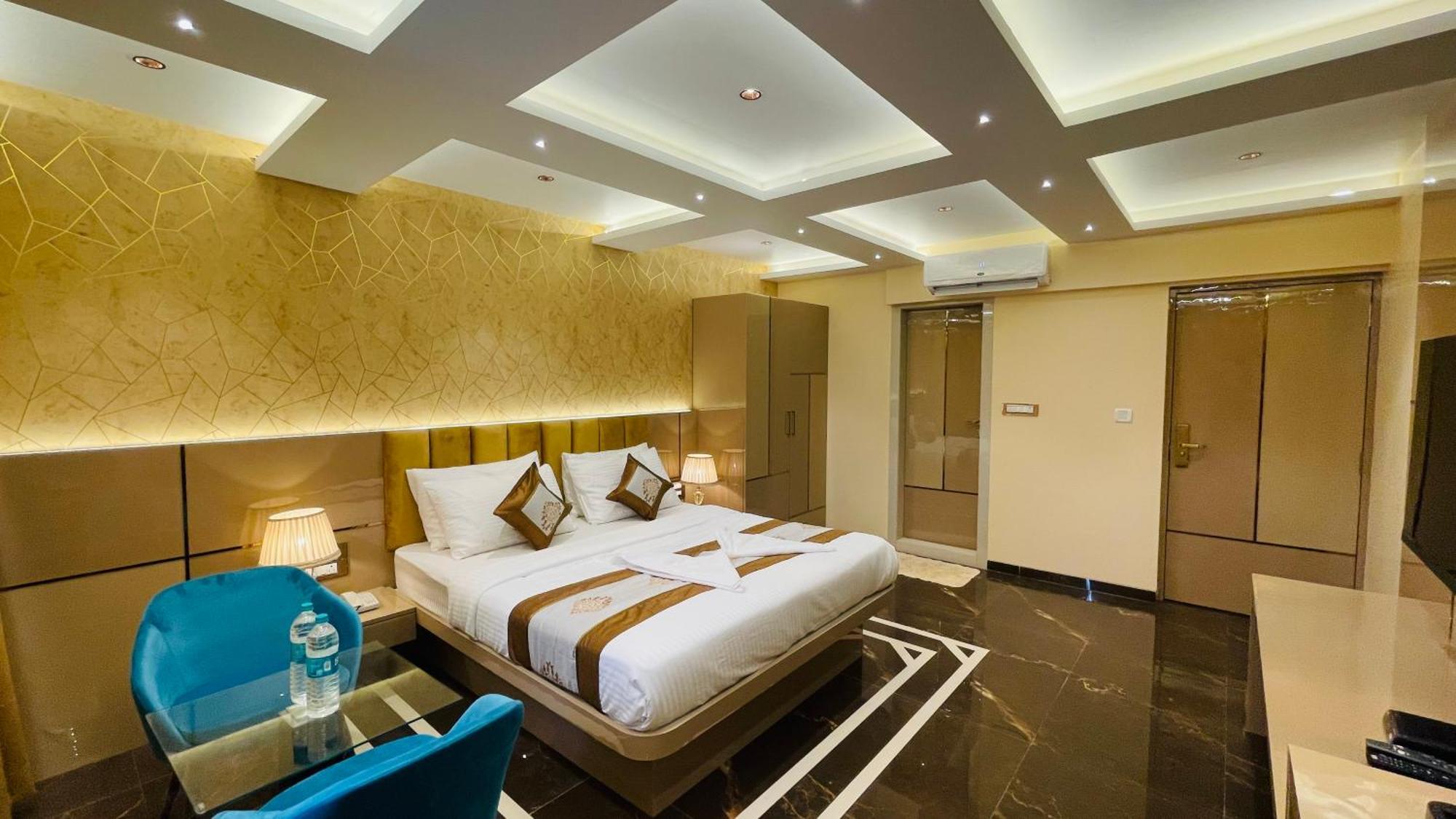 Home2 Renaissance Club Mumbai Exterior photo